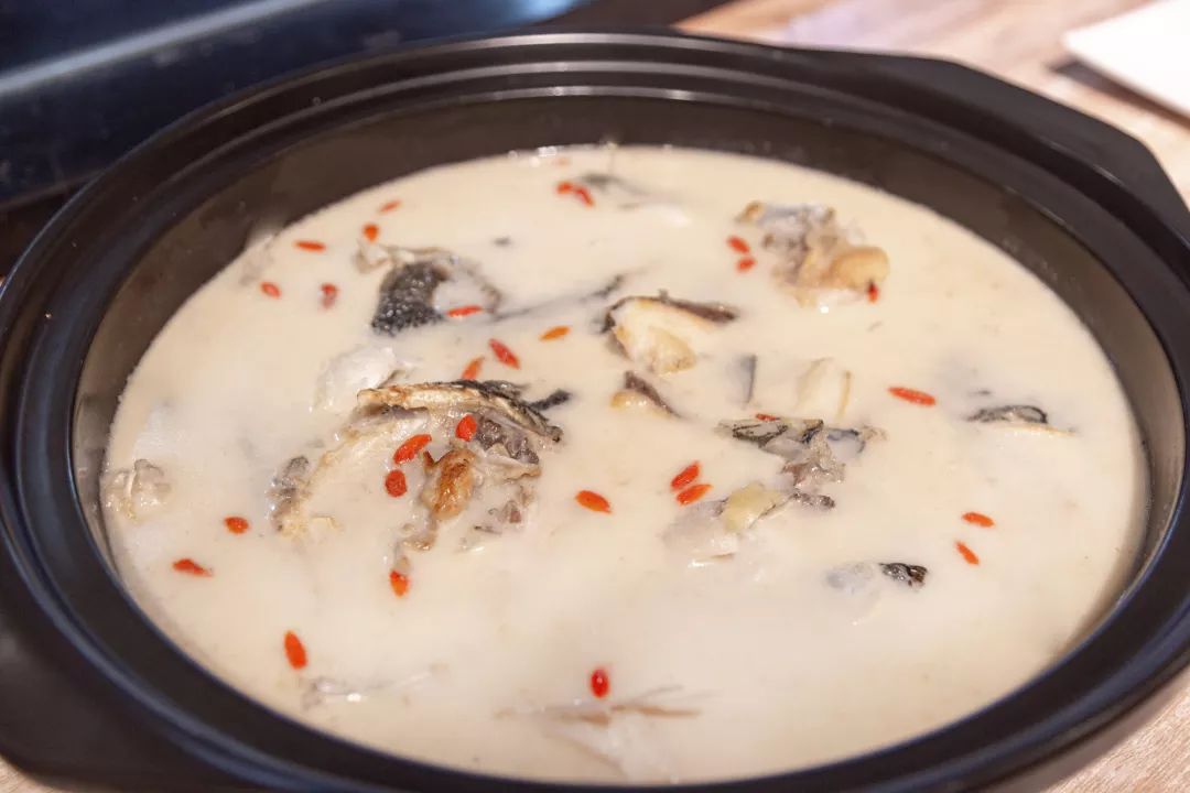 行走中的胶原蛋白舌尖上的养生秘诀岁月八珍鱼