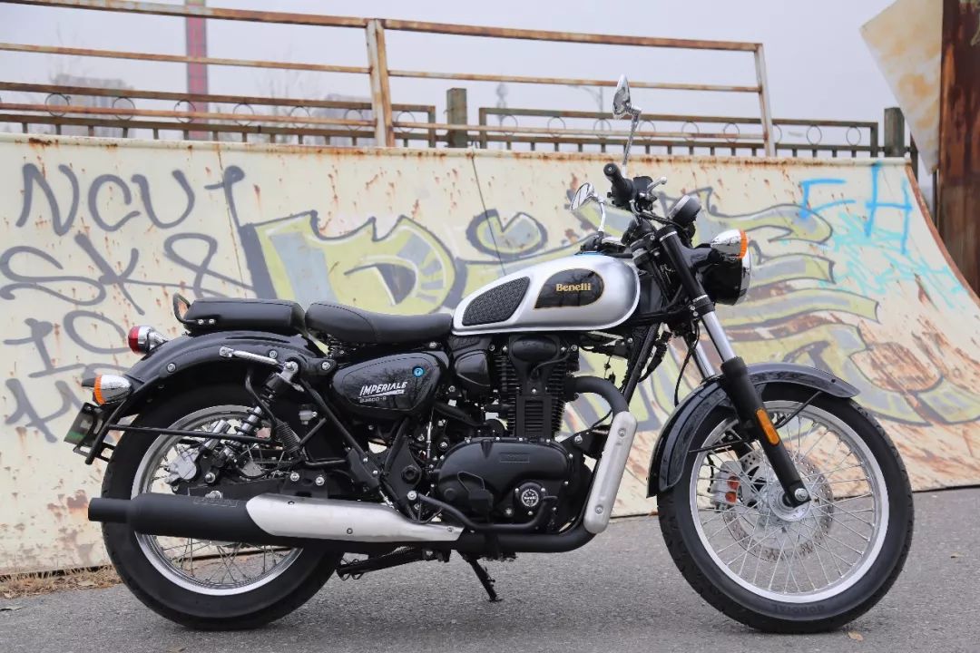 骑上贝纳利帝国400,慢下来也是种享受!