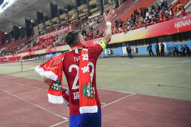 伊沃归化这事没戏了?河南建业主帅亲承:他的年龄大操作有难度