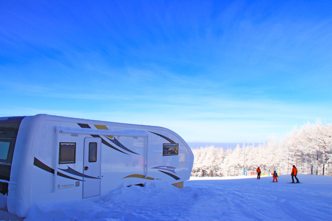 【雪地房车】推开房门即是雪道