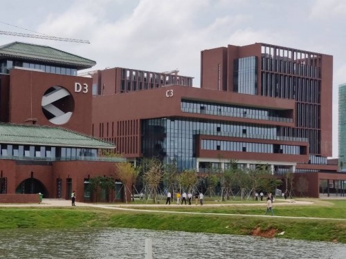 华南理工大学广州国际校区校园数据中心,建筑面积12800平方米,采用sdn