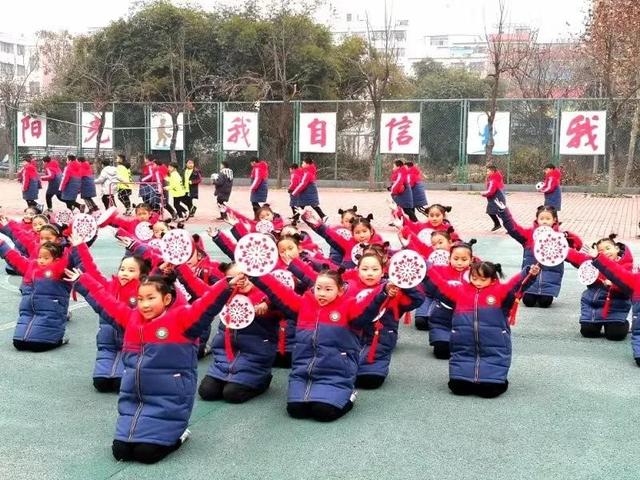 邓州市花洲实验小学西校区：缤纷社团放异彩 硕果盈枝溢满园(图3)