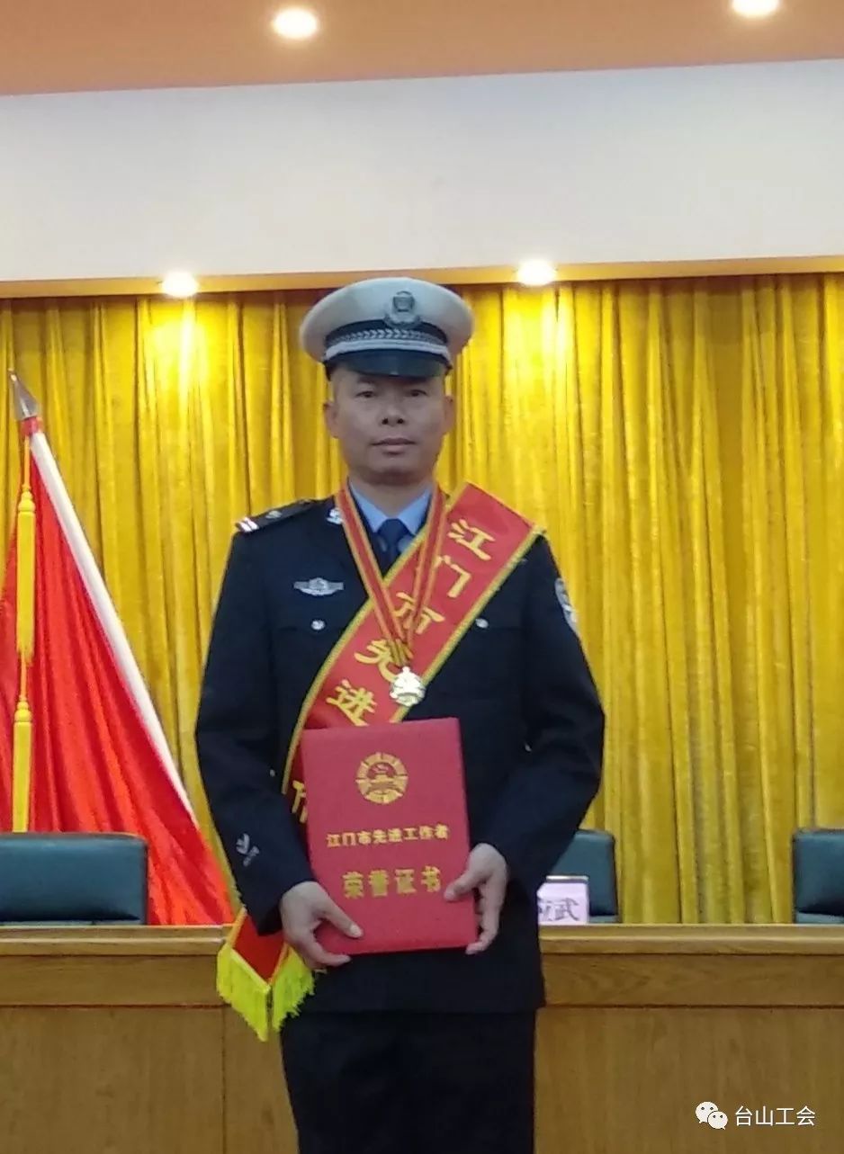 经验丰富,交管行家台山市公安局交通警察大队台城一中队中队长李文彬