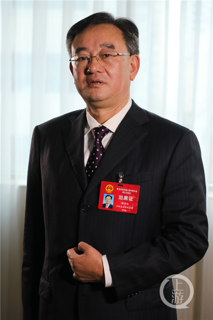 石柱县委书记蹇泽西:贫困群众不脱贫 我们绝不下火线