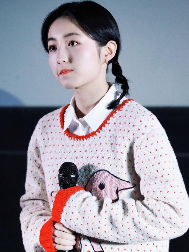 21岁吴磊和19岁张子枫穿"情侣装",cp感十足,网友高呼在一起