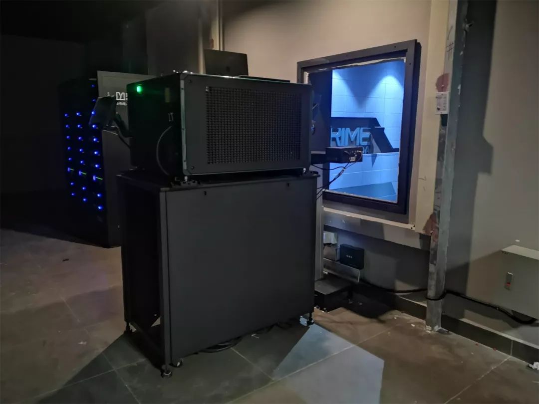 prime 影厅配备科视 cp4330-rgb 放映机科视的rgb 纯激光放映机符合