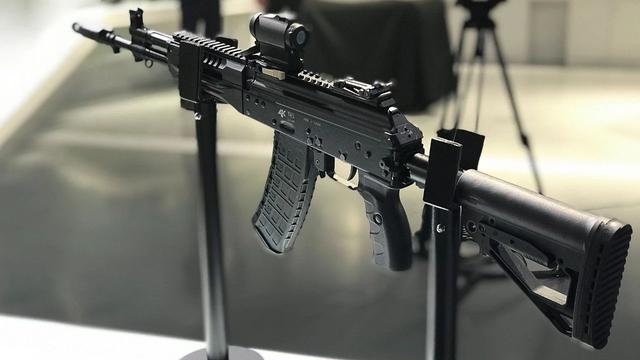 ak-12一直都被俄军抵制;他们更希望要平衡后坐原理的a545和a762步枪
