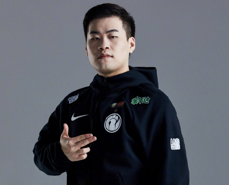 ig春季赛定妆照出炉,theshy依旧霸气,小乐言笑得也太甜了!_选手