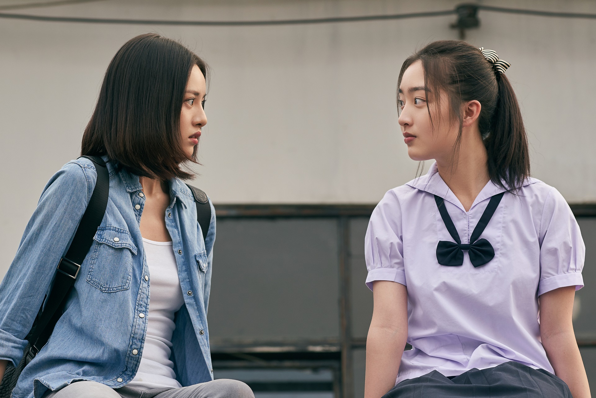 张艺上唐人街探案长腿女警攻气十足飒酷形象实力圈粉