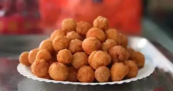 多 味 花 生状元红是章贡有名的年货小吃.