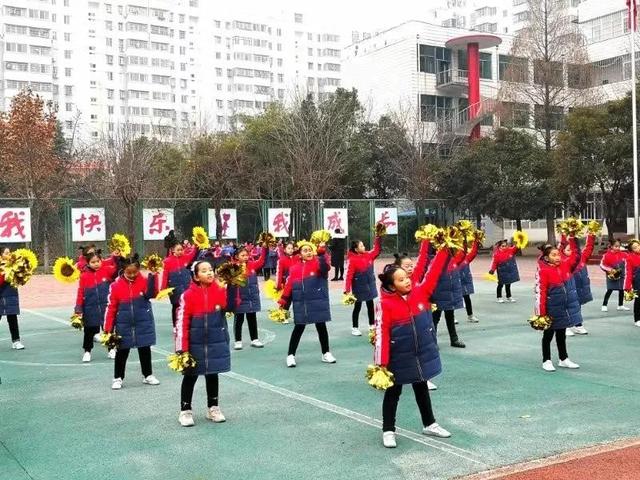 邓州市花洲实验小学西校区：缤纷社团放异彩 硕果盈枝溢满园(图4)