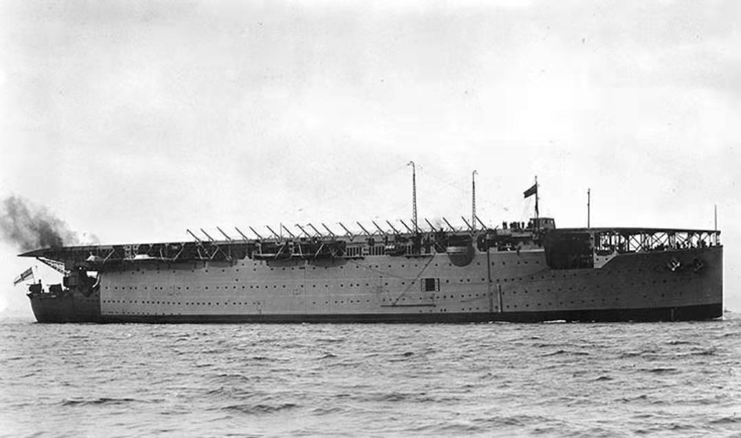 自1918年世界上第一艘全通甲板"百眼巨人"号诞生以来航母作为海上移动