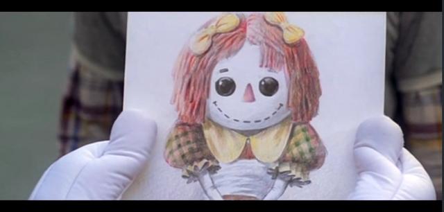 之前的一切美好都将成为童话,她给男孩套上自己的大头娃娃,抱着他无声