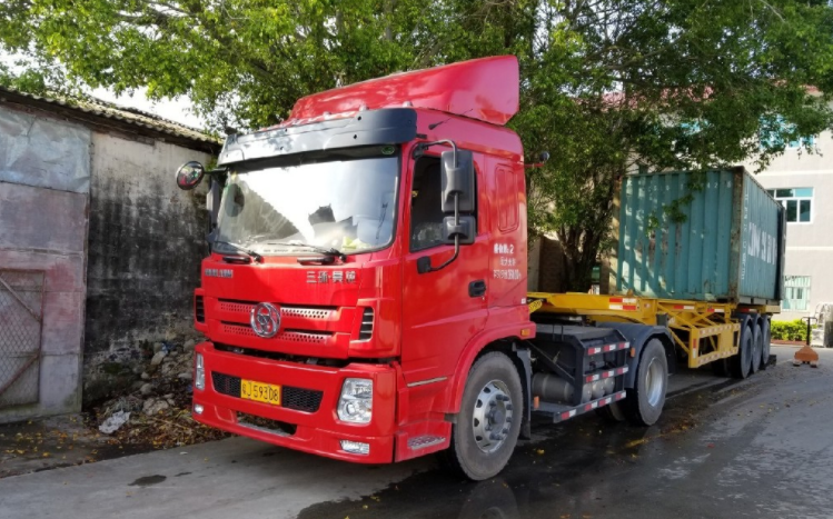 大城市少见的车型街边看十几万的三环载重车