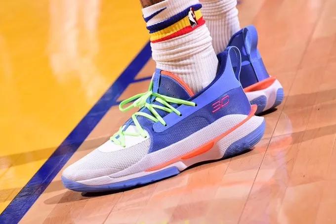 今日上脚威少3代雷霆配色安踏和李宁的球鞋很帅