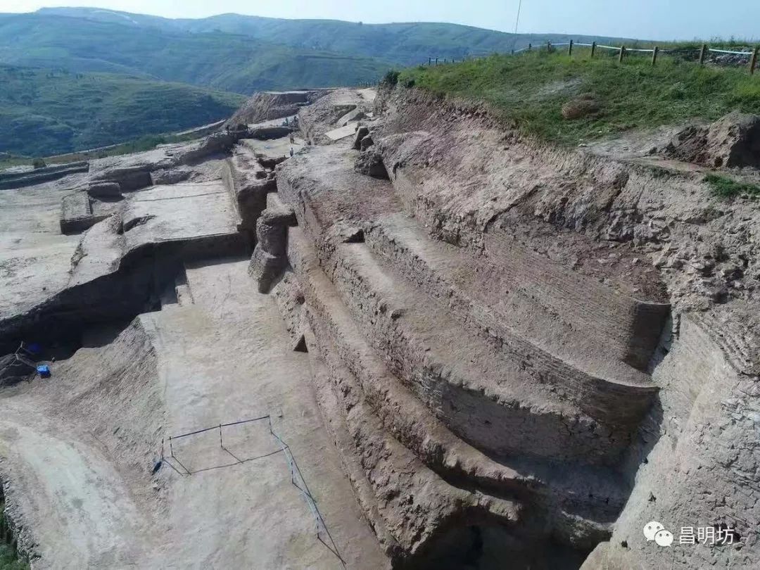 揭曉陝西神木市石峁遺址皇城臺大臺基遺蹟入選2019年中國考古新發現