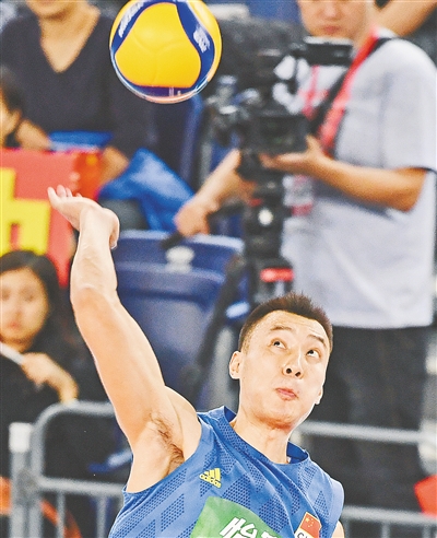 中国男排的"精神担当"_崔建军