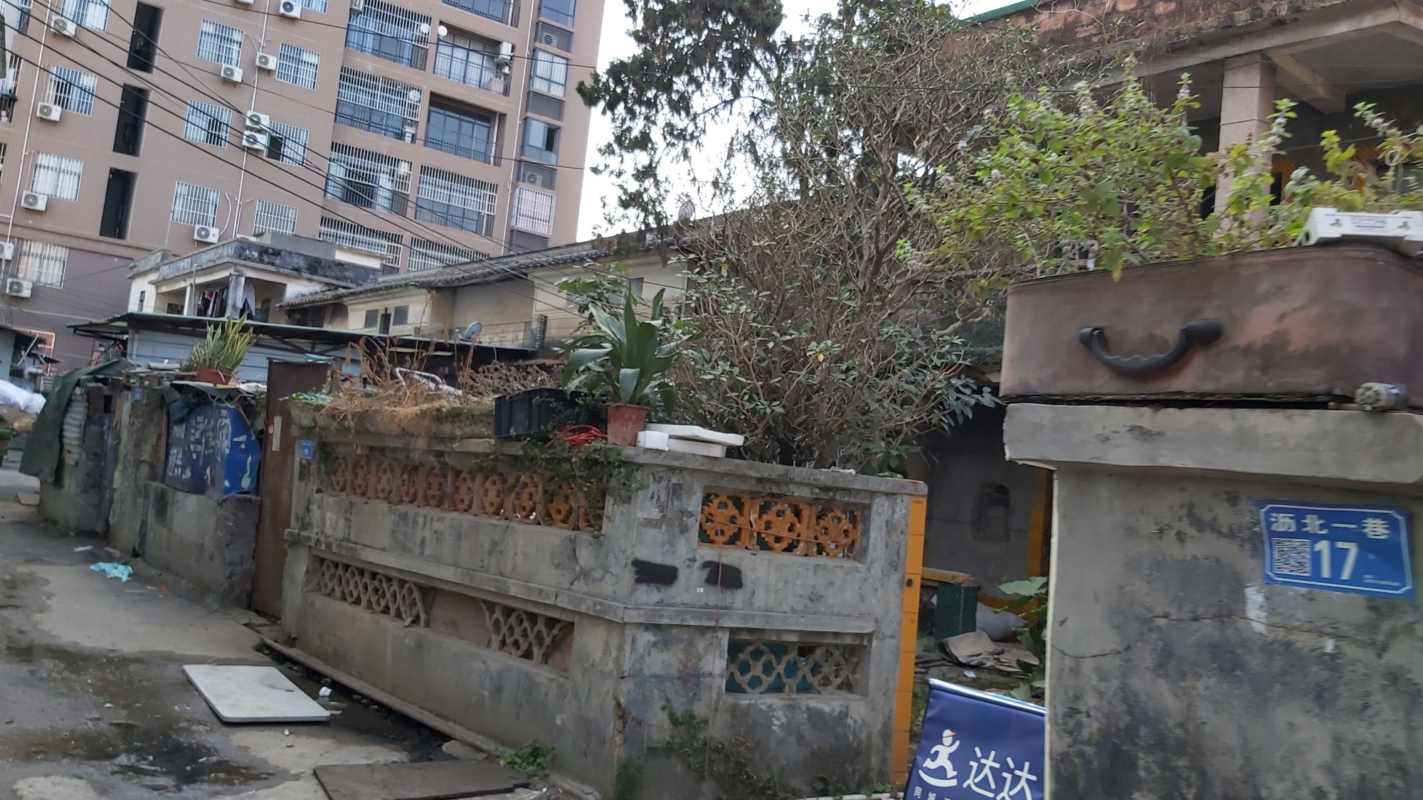 东莞凤岗沥背一巷的老房子,时代沧桑的老房子