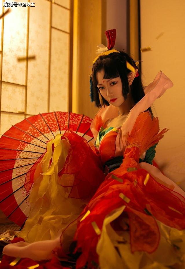 阴阳师百闻牌,凤凰火被这位coser神还原