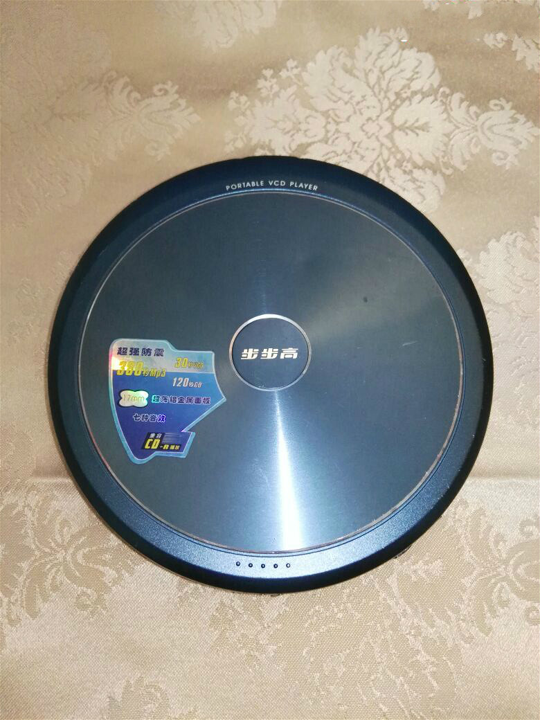 然后我咬牙买了款步步高的随身cd,这时还记得是499元的,金属机身,蓝色
