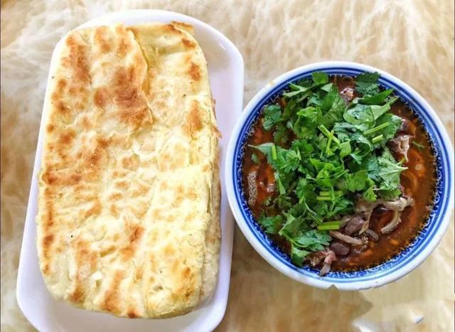 一碗羊杂 一个焙子这就是呼市的硬早点第16站 西龙王庙站作为很多公交