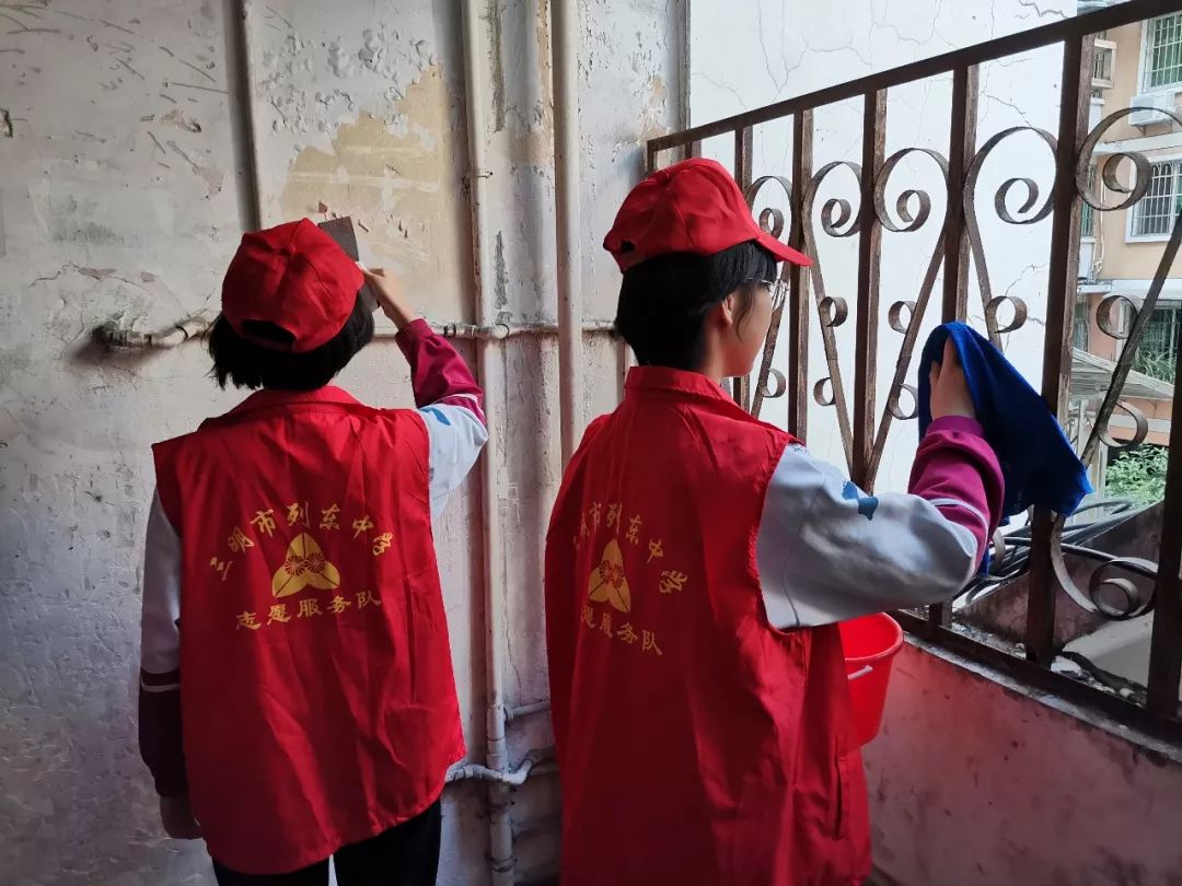 列东中学团委组织学生志愿者走进社区开展志愿服务活动