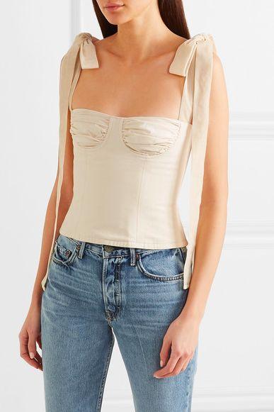 紧身胸衣的流行,不止是因为美丽