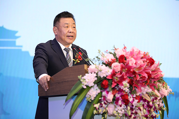 许正中:让体育产业助推西北产业升级