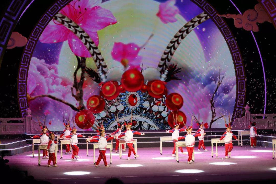 《梨园京韵》主题戏歌《报春花开》梨园锦绣春常在,盛世欢歌大舞台