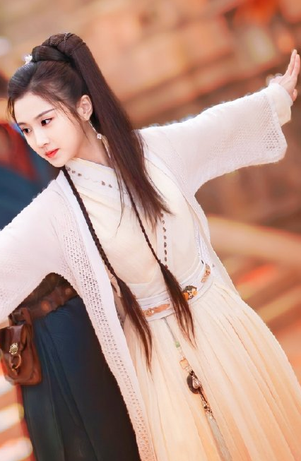 《美人暮白首》新剧照,任嘉伦俊美风流,女主张慧雯漂亮灵动