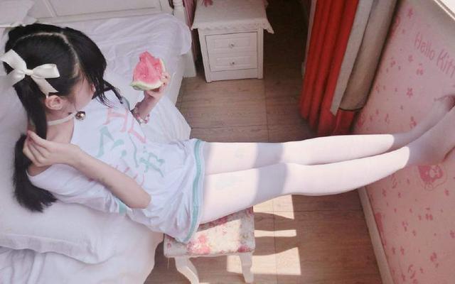 继蔡萝莉之后赛高酱也被骚扰结果却送人一本写真集