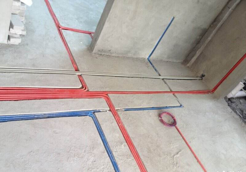 发现线管内有电线接头工人却说没影响全部线路重铺没得商量