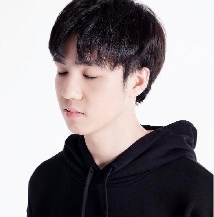 退役后的严君泽直言不希望rng德杯夺冠就算夺冠也不要大肆庆祝