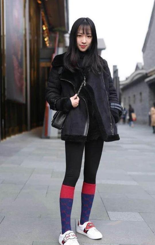 天气太冷了不妨试试袜子包裤脚男生女生都保暖又时髦