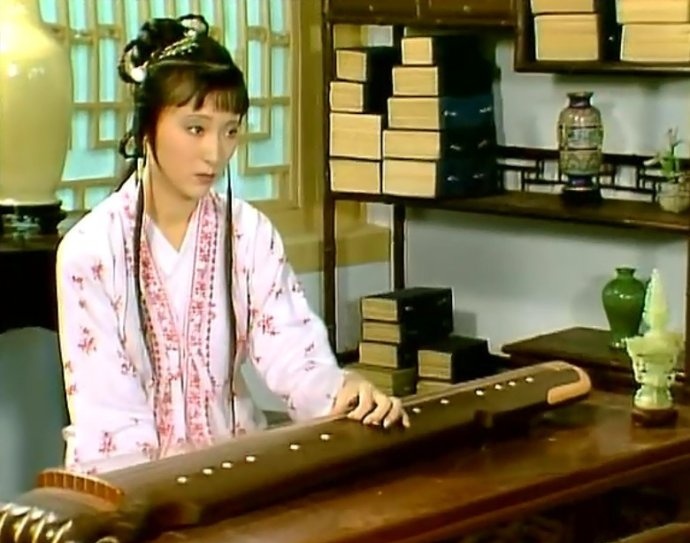 林妹妹抚琴图,又陷入了千愁万绪中林妹妹赴宴图,冷眼观人情世故除了