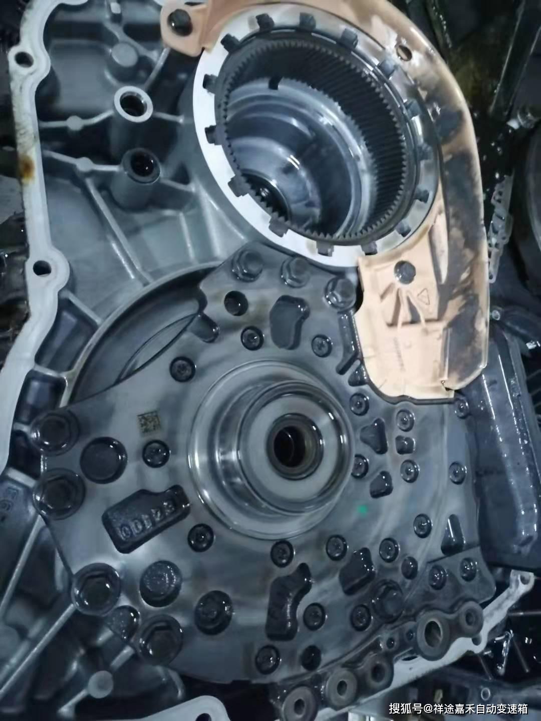 北京雪佛兰科鲁兹汽车变速箱内部烧焦不走车维修