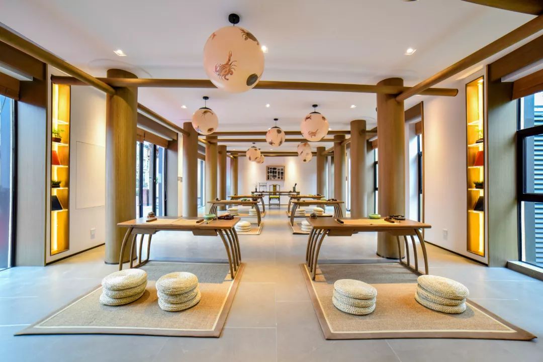 紫禁书院学堂对接多个专业的研学机构展开,与《你好呀,故宫》故宫手工