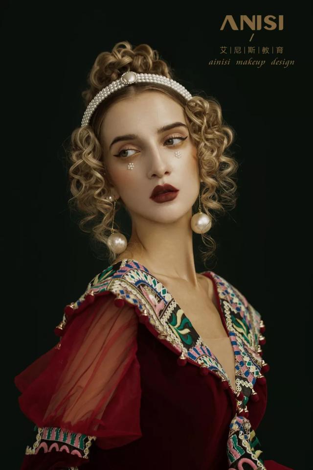 梦中的缪斯女神复古红与珍珠完美的结合延续了古罗马的风格拜占庭的