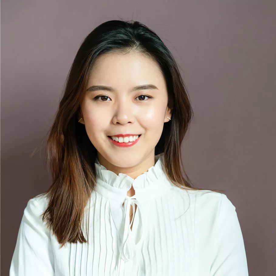 王怡萲毕业于天津师范大学键盘表演系,自幼跟随天津音乐学院高燕生