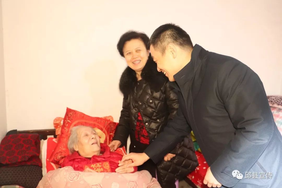 闫龙虎指出,老同志身上的革命奋斗精神值得我们认真学