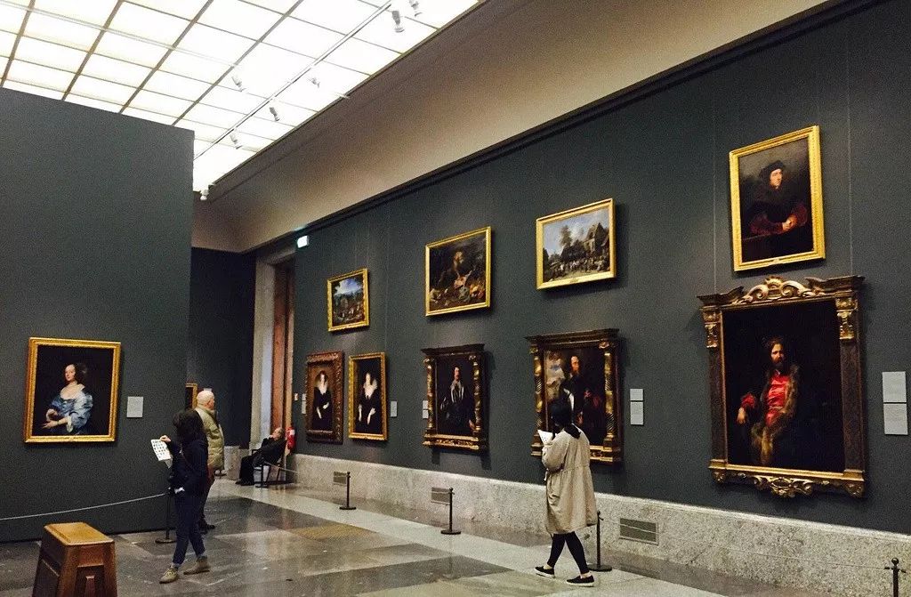 是世界著名的博物馆之一,与法国卢浮宫和英国国家美术馆齐名,是西班牙