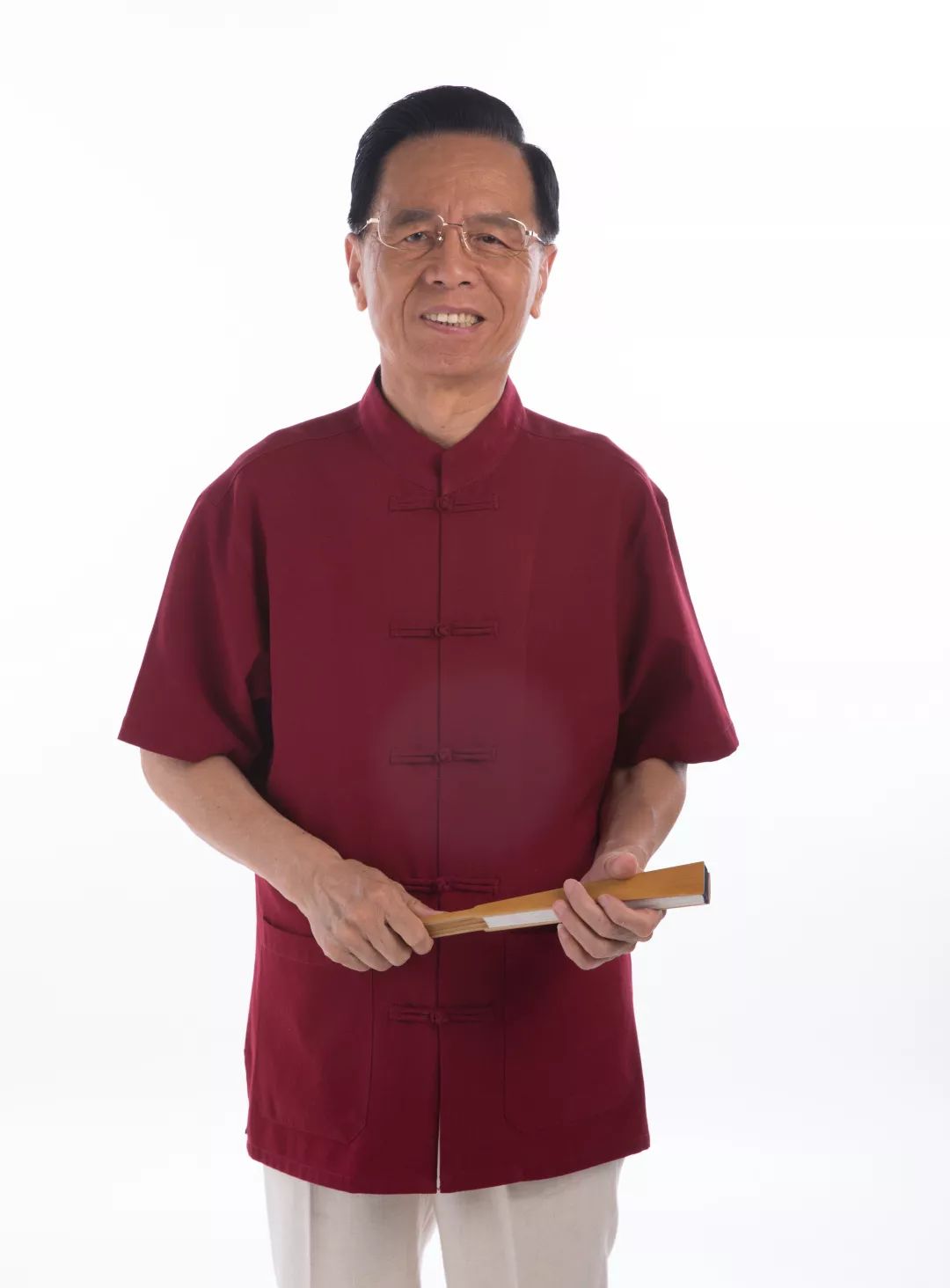 喜爱曲艺艺术,十五岁起师从著名快板书艺术家梁厚民先生学习快板艺术