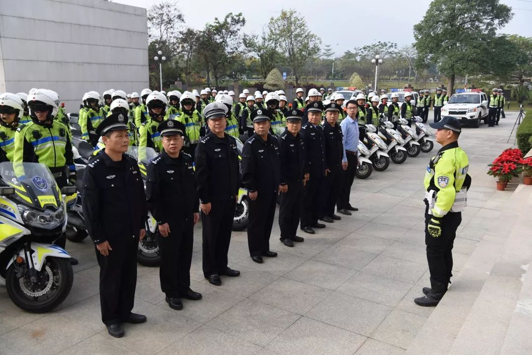 公安局长黄华安宣布漳州市2020年春运交通安保工作正式启动一声令下