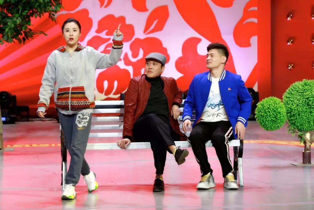 今晚21:15,六桂福珠宝《组团儿上春晚》第六季第一期笑声夺人上半场竞