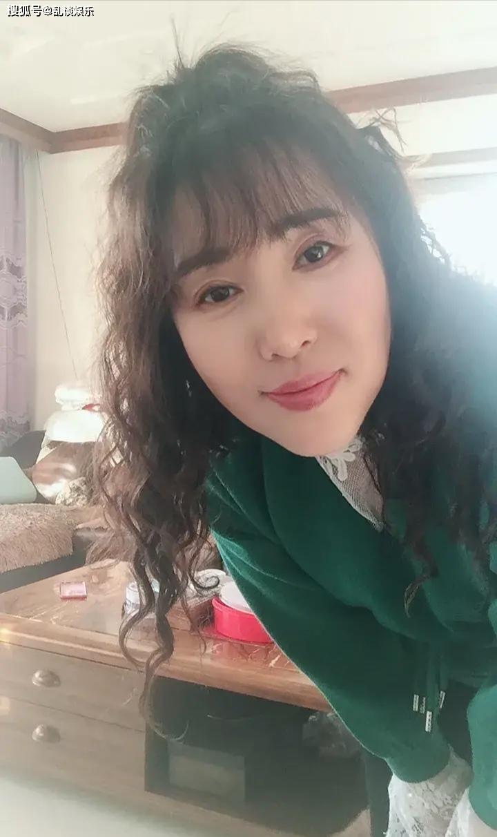 50岁的大姐,心态还像个年轻女孩一样好