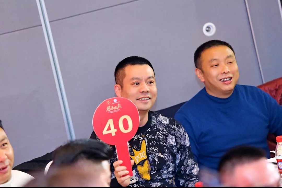 爱心汇聚定向帮扶都江堰市新联会携手国窖1573举行慈善晚会