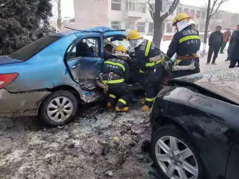 雪地车祸图片