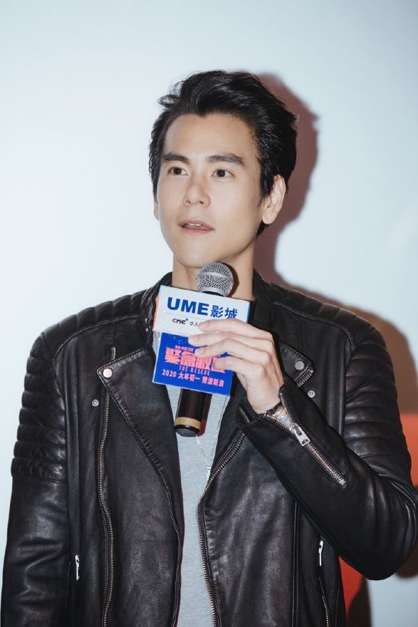 原创满屏荷尔蒙37岁彭于晏皮衣look气场全开完美展现型男独特魅力