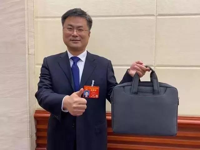 阜平县长"带货"上两会,扶贫价格便宜,便宜,再便宜