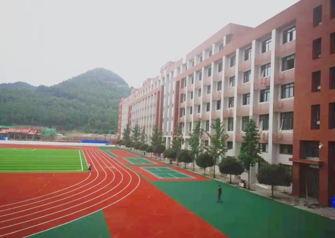阆中川绵外国语学校图片